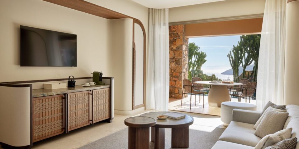 Dc tc suite 2bedroom livingroom 02 1304x870